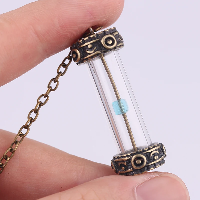 

Avengers 3 Infinity War Blue Stone Cube Pendant Necklace Loki Unlimited Power Cosplay Jewelry for Women Men Souvenir for Fans