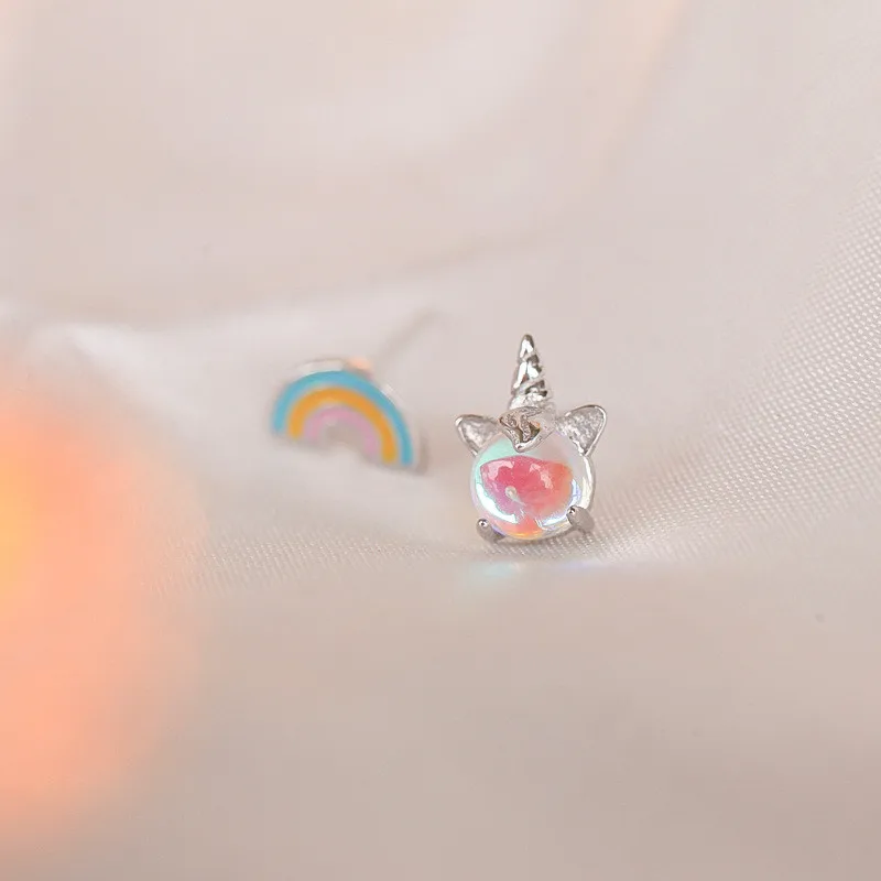 Милые асимметричные серьги-гвоздики с изображением единорога радуги для женщин и девушек модные подарочные украшения для ушей
