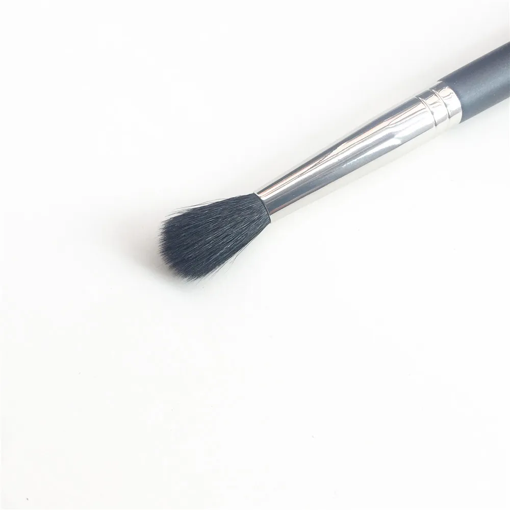MAC TAPERED BLENDING BRUSH _ 7
