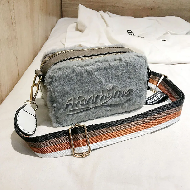 

Louis Brand European Style Women 2018 Fashion Handbags High-quality Velvet Square Bag Stitching Plush Portable Shoulder Bag GG