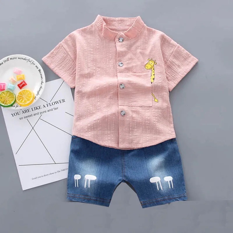 Летняя одежда для маленьких девочек; комплекты одежды для маленьких мальчиков; футболка с короткими рукавами и принтом оленя из мультфильма; топы+ шорты; повседневная одежда