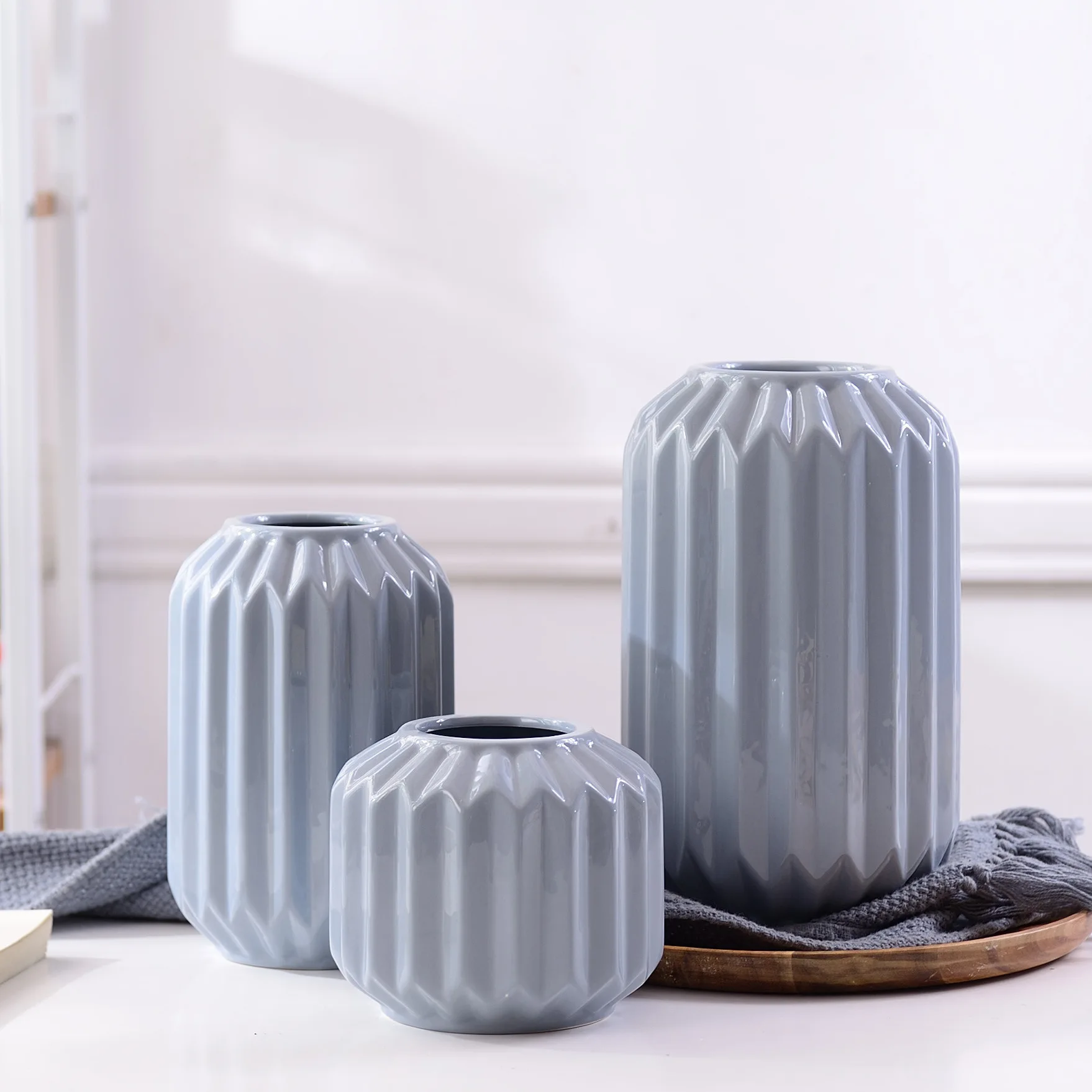 

Nordic Simple Cold Wind Origami Ceramic Vase Flower Decoration Home Decoration Modern Desktop Crafts Ceramic Vase