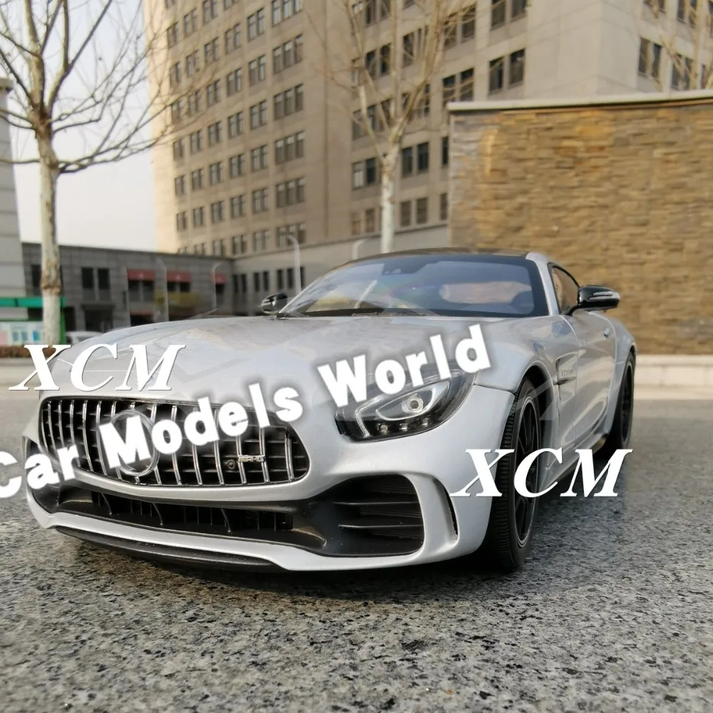 Литая модель автомобиля для почти реального AMG GT R 1:18(серебро)+ маленький подарок