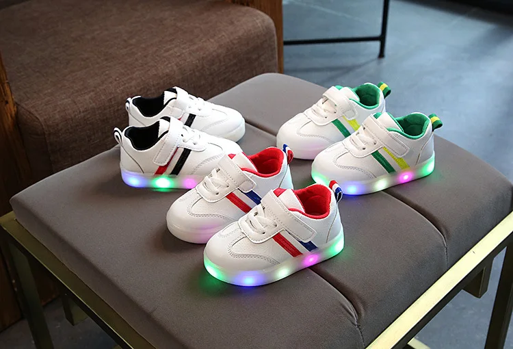New Children Luminous Shoes Boys Girls Stripe Sport Running Shoes Baby Lights Fashion Sneakers Toddler Kids LED Sneakers