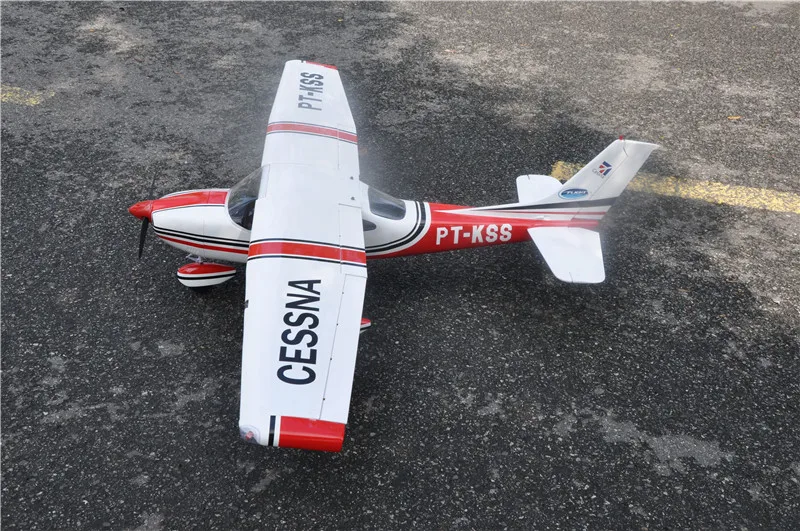 Радиоуправляемый самолет чессна 182 Red Balsa Wood с фиксированным рукавом