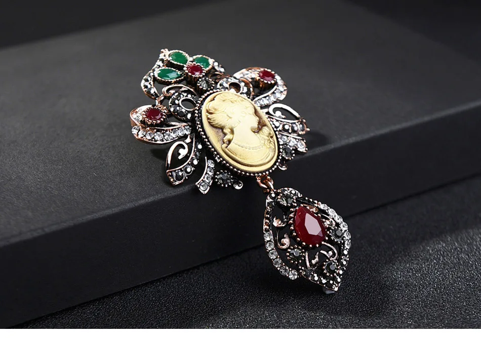 Ethnic-style-Vintage-Queen's-Cameo-Crystal-Brooch-Pins_04