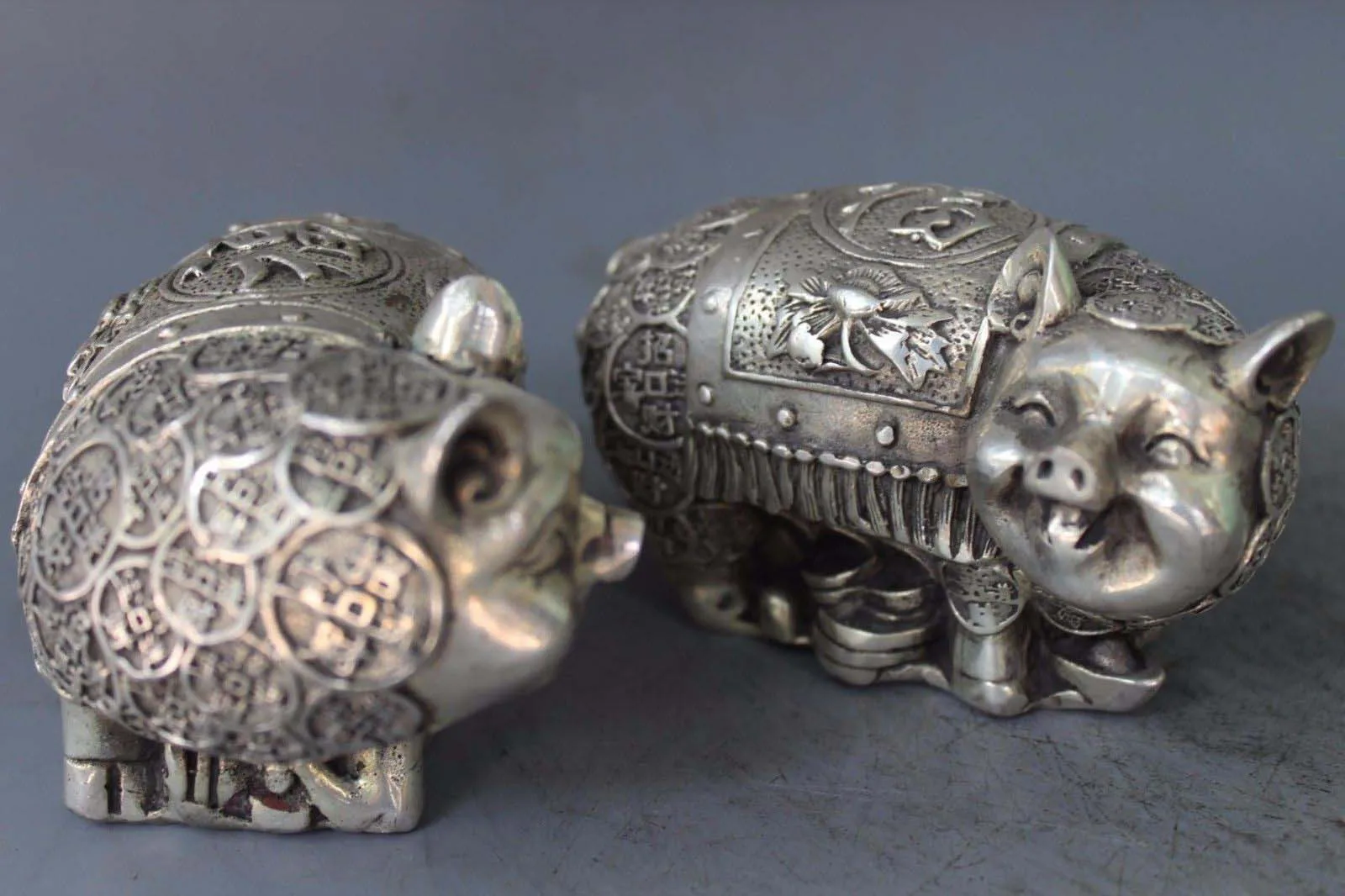 

Chinese silver Wealth Money Yuanbao Pig Pigs Swine Animal Statue Pair