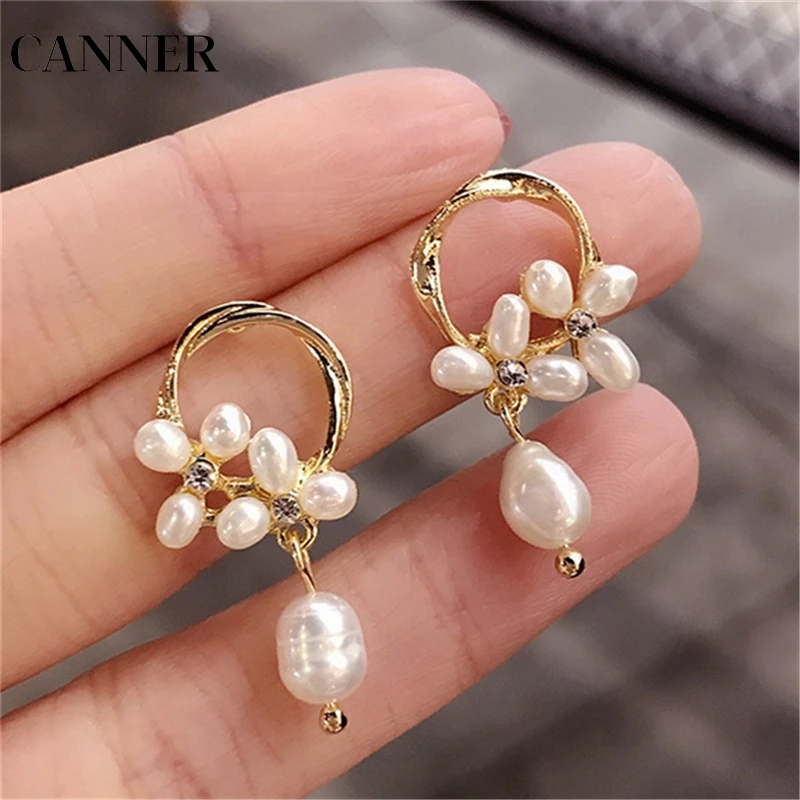 

CANNER Simple Gold Color Freshwater Pearls Hoop Earrings for Women Small Twisted Circle Earrings Bride Wedding Earrings Gifts R4