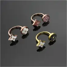 High quality jewelry wholesale round square grey shell four-leaf open ring For Women Gold Wedding Ring