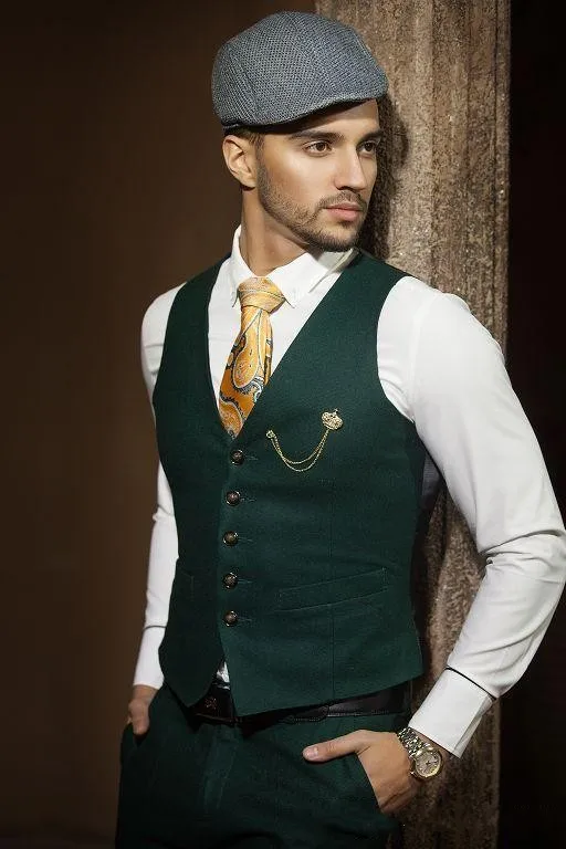 Костюм с зеленой жилеткой. Костюм с зеленой жилеткой. Зеленый костюм женский. Костюм изумрудного цвета. Твидовый жилет asos design.