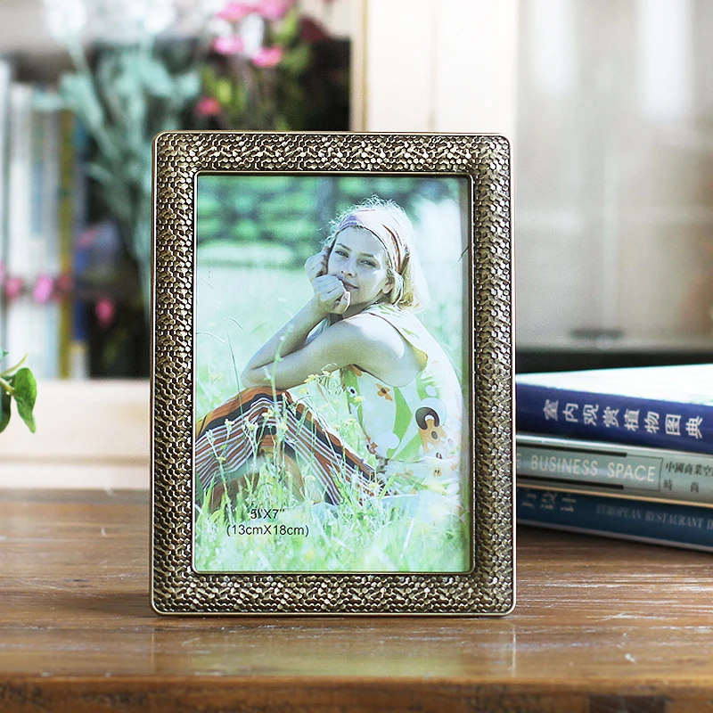

Hot Selling Newest 8 Inch Metal Photo Frame Photo Gallery of Wedding Dress, Photo Frame of Whole Family Picture DIY Family Frame