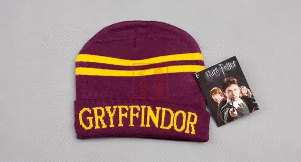 Вязаная шапка в полоску с изображением Гарри поттари Поттера; карнавальный костюм; подарок на Хэллоуин; Slytherin/Gryffindor/Ravenclaw/Hufflepuff; шапка Гарри - Цвет: Бургундия