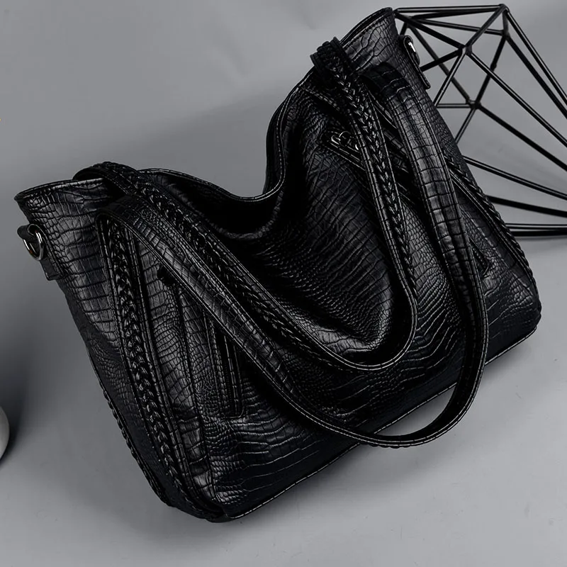 The new version of crocodile tattooed one-shoulder women's bag large-capacity handbag slanting lady's large bag tide_voghion.com