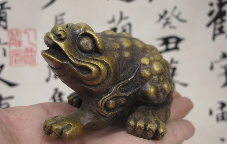 

Chinese Fengshui Bronze Copper Auspicious Golden Toad spittor Statue