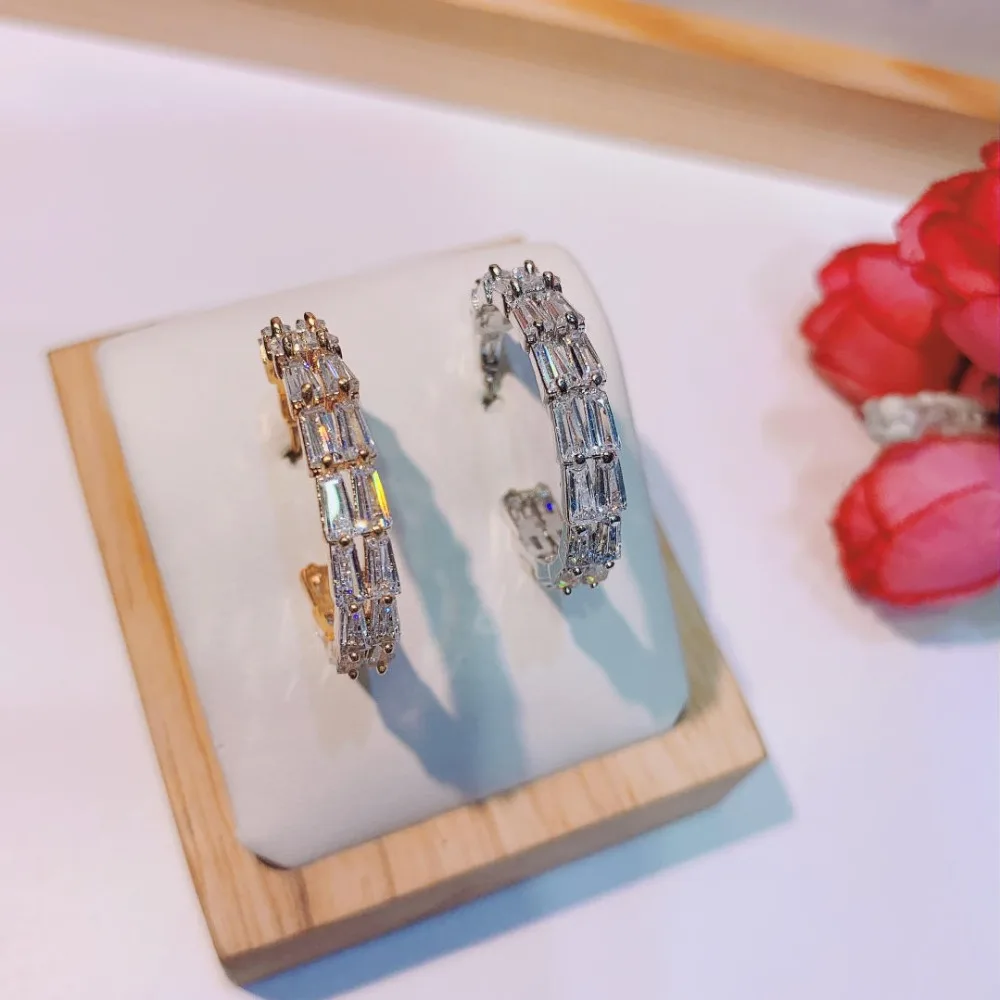 1563175704_2737274172_1