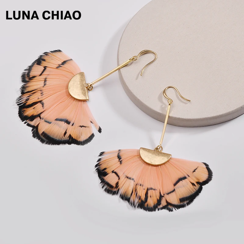 

LUNA CHIAO Fashion Pink Blue Fan Shape Striped Feather Drop Earrings for Women