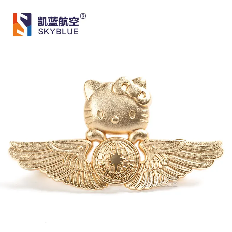 

Airlines Hostess EVA Gold Plate Hello Kitty Flight Badge Airways Wings Pin Flying Medal as Collection Souvenir Flight Attendant