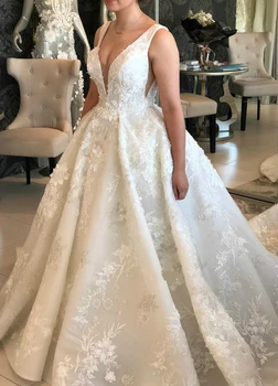شراءفستان زفاف طويل Vestido De Noiva ربيع 2019 رقبة V بدون أكمام ذيل ملكي زينة تول زي العرائس رداء De Mariee