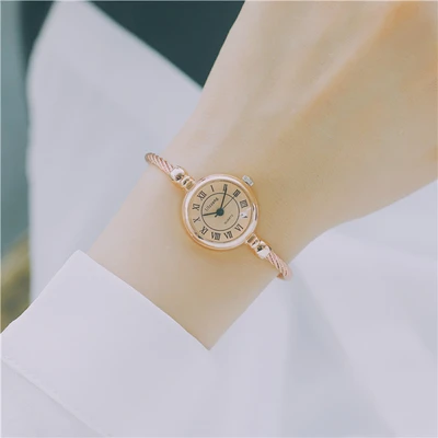 

Korean fashion trend watch female student Korean version of the simple retro atmosphere male watch couple watch pair high qualit