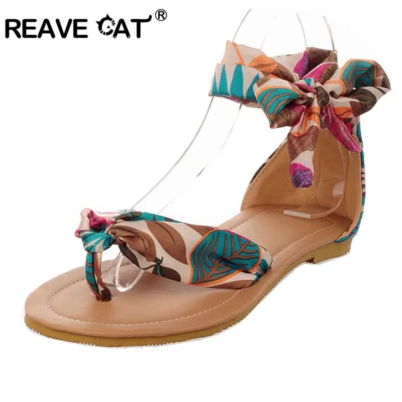 Reave Cat/Большие размеры 34-43 Т ремень Красочные пляж плоский каблук Сандалии для девочек Женская летняя обувь Сандалии для девочек изящные дамские босоножки с лентой, для отдыха