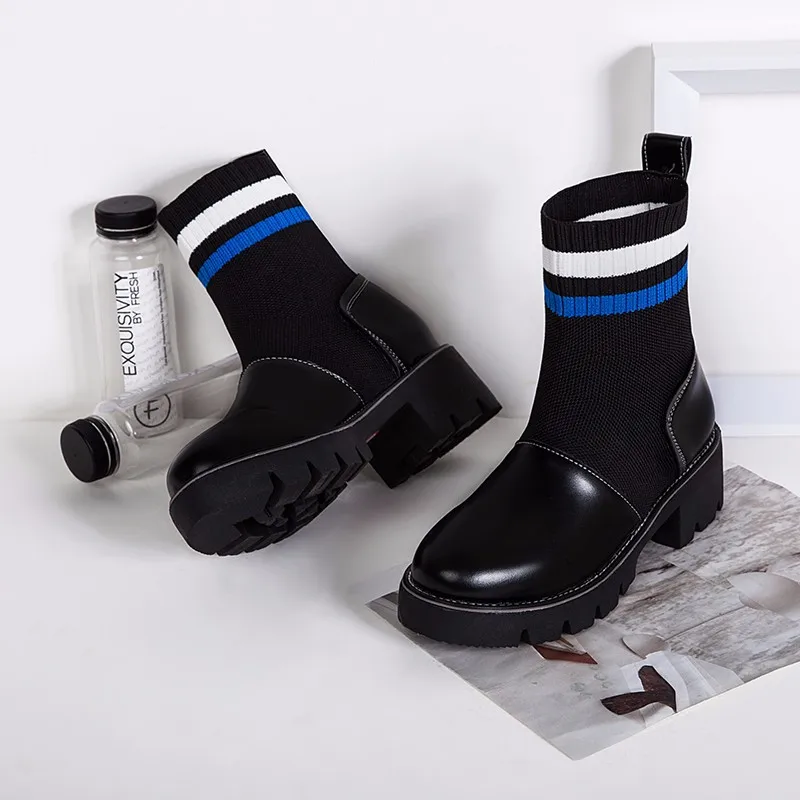 

2018 new style with boots autumn and winter small boots women's knitted boots plus velvet casual ladies thick with Martin boots.
