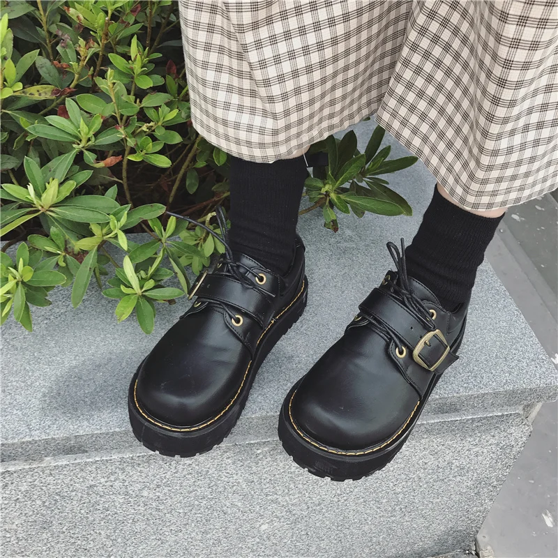 

2018 new hot retro wild trend flat shoes fashion trend British shoes simple wild flat shoes
