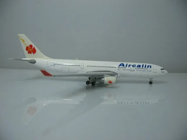 

Rare HP 1:500 Caledonian International Airlines A330-200 F-OJSE Aircraft Model Diecasts Alloy Collection Model