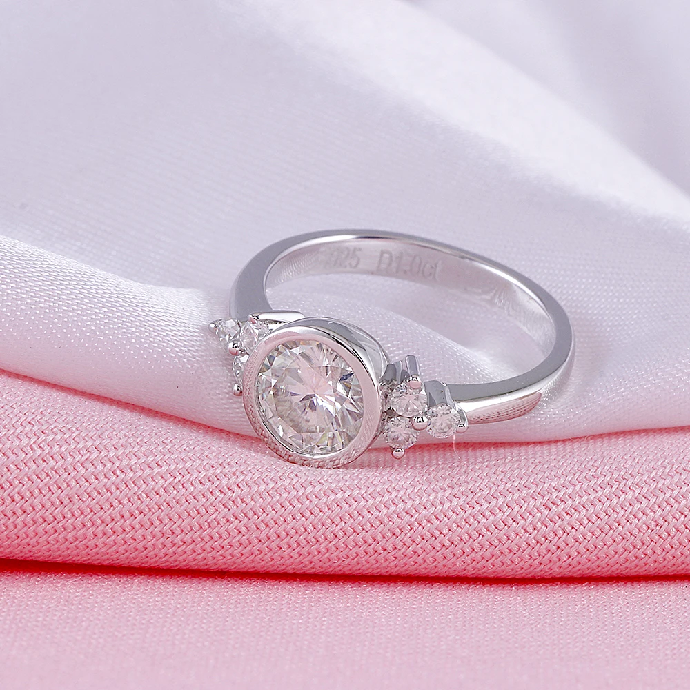 MOISSANITE EMGAGEMENT RING (4)