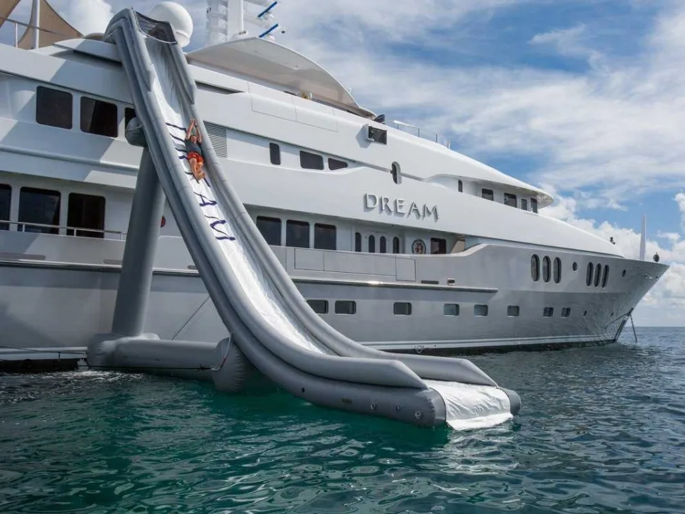 heres-the-one-word-reason-why-the-super-rich-love-yachts1