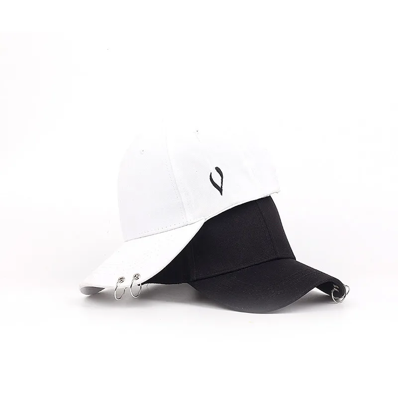 

Fashion Men Women Baseball Cap with Iron Ring Black White Outdoor Travel Cap