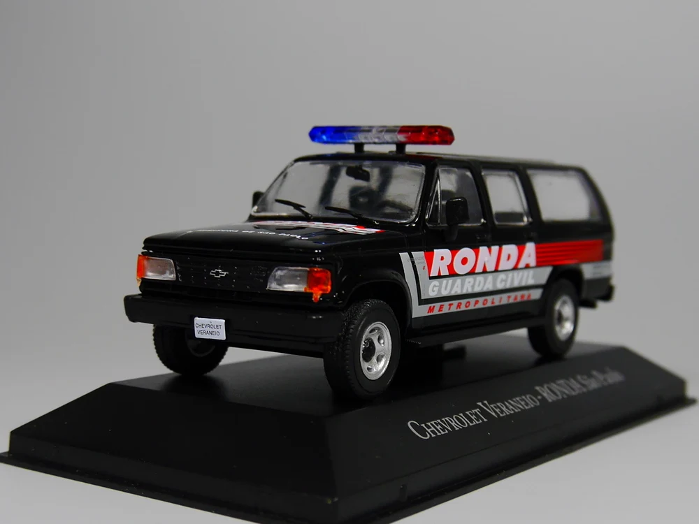 

Auto Inn - ixo 1:43 Chevrolet Veraneio Ronda Sao Paulo Diecast model car
