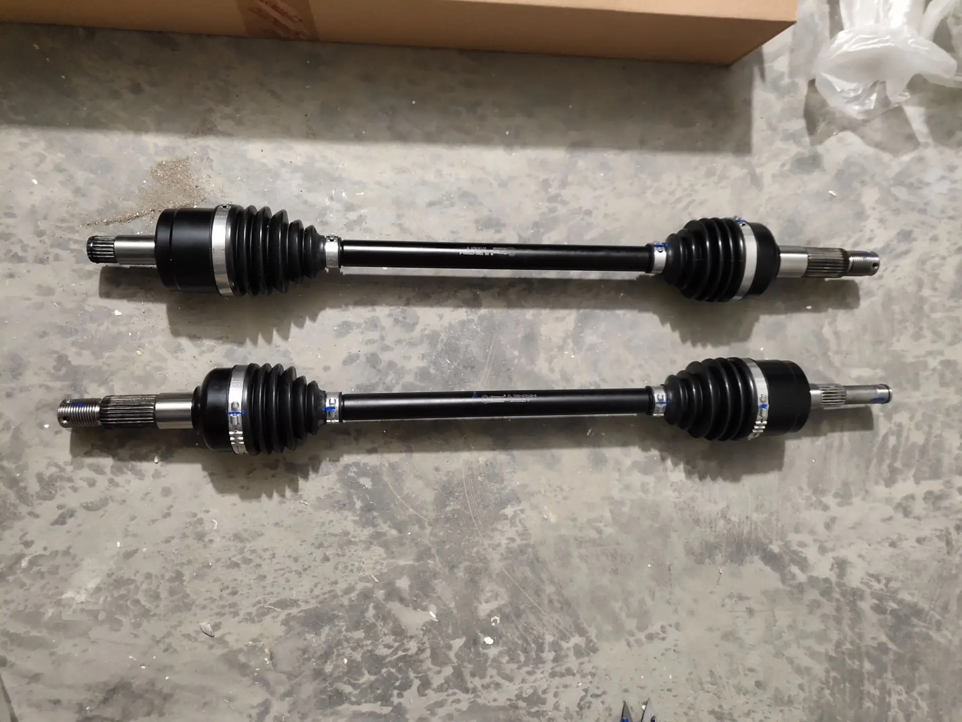 

FRONT LEFT AND FRONT RIGHT DRIVE SHAFT SUIT FOR CFZ8/CF800 ZFORCE PART CODE IS 7000-270200/7000-270100