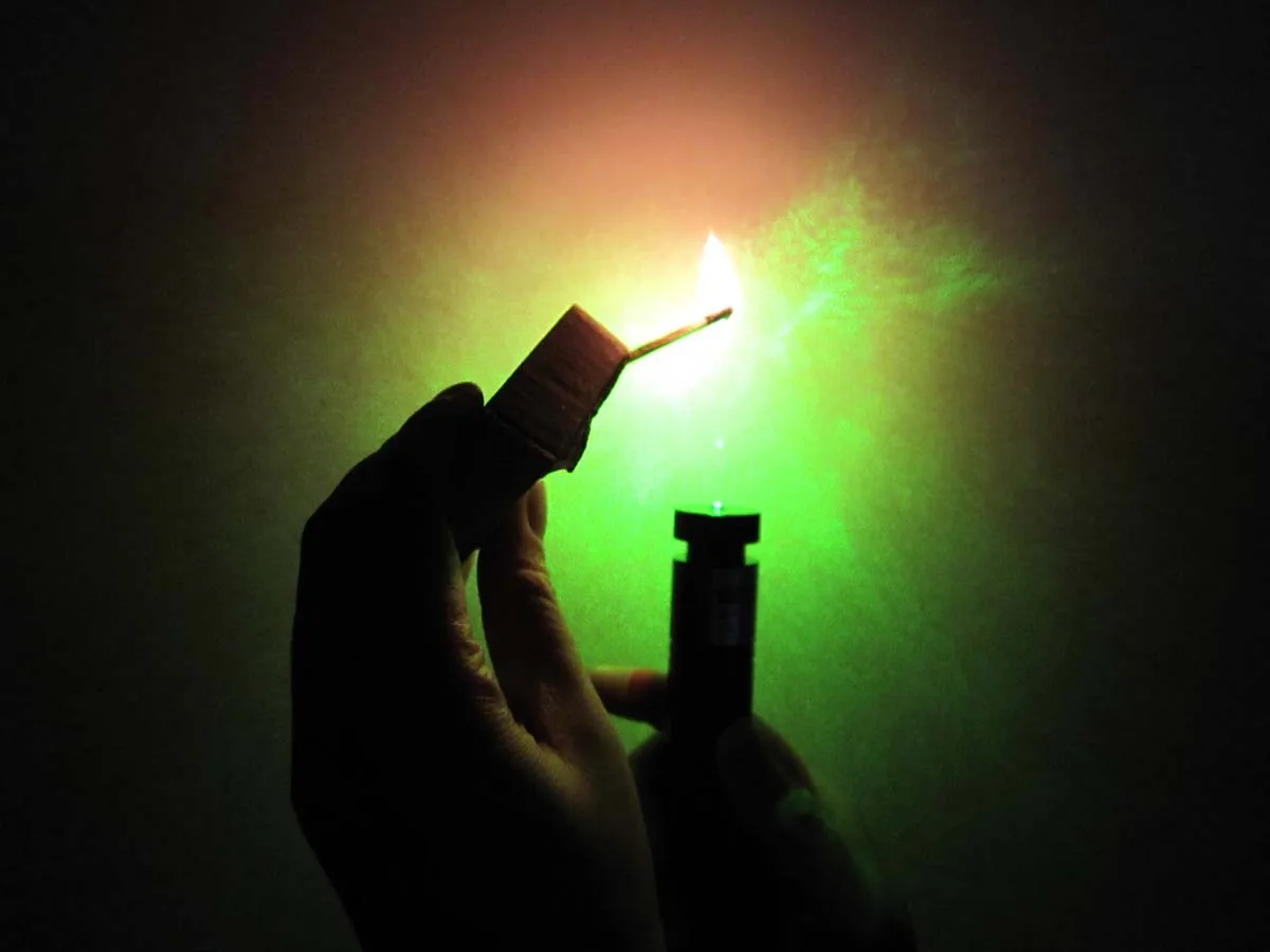 Супер самая сильная военная 532nm Зеленая лазерная указка 50 Вт 50000 м SOS вспышка светильник ожога черные спички/светильник ожога сигарет Охота