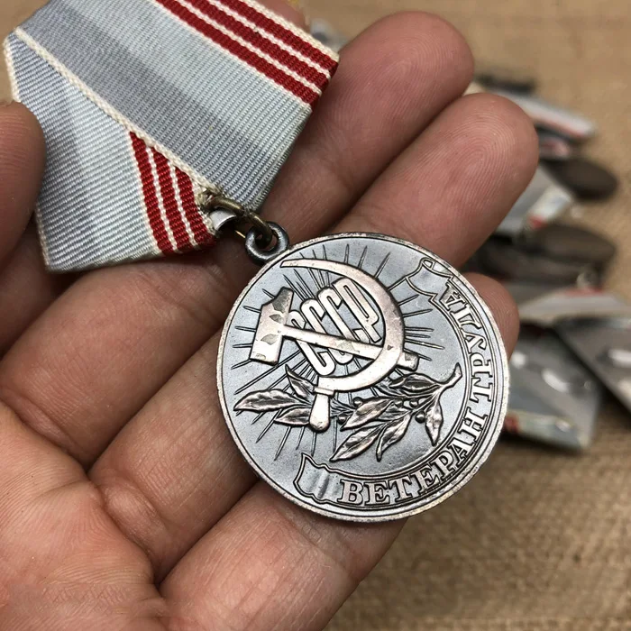 Дорогие медали фото Original USSR Badge Soviet Retired Laborer WW2 CCCP Medal "Veteran of Labour" Ro
