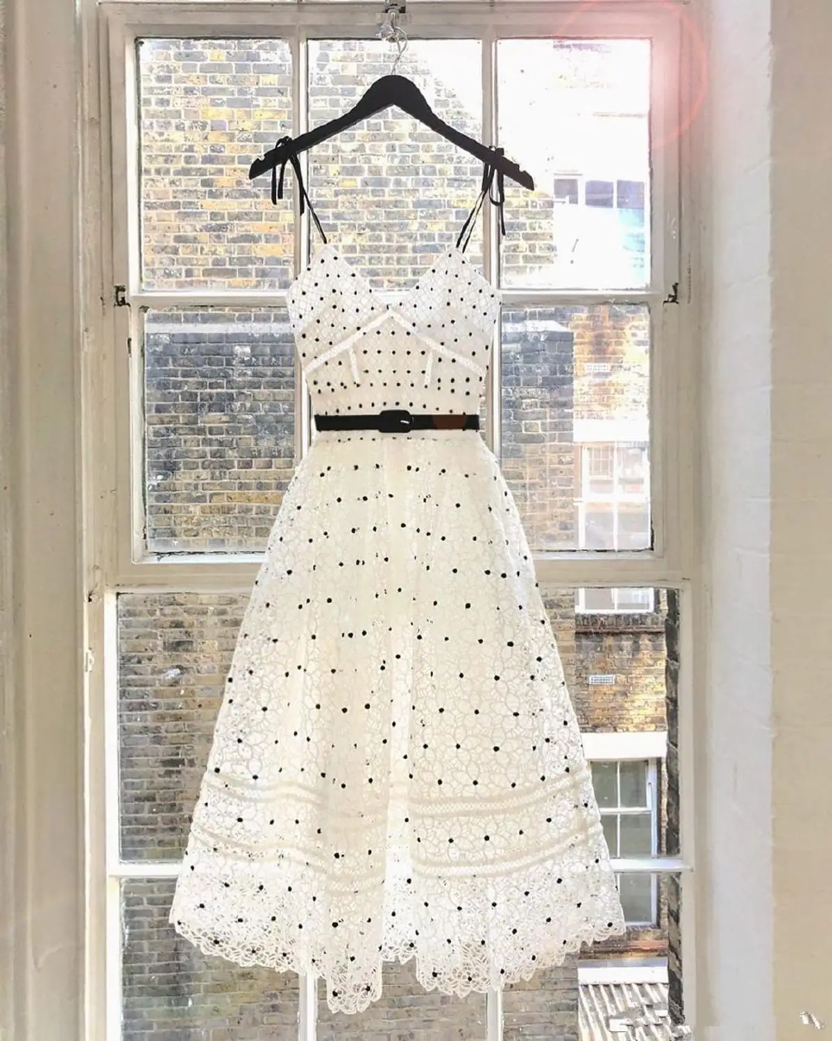

2019 New arrive V neck white lace dress