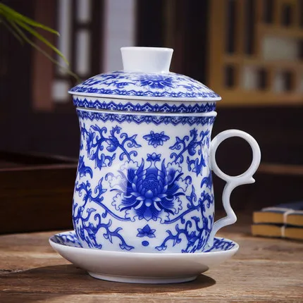 Короткая керамическая чашка для чая Цзиндэчжэнь, высокотемпературная синяя и белая фарфоровая чашка с фильтром с крышкой, удобная офисная чашка, подарок
