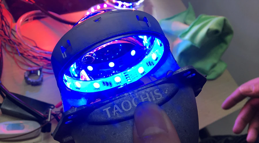 TAOCHIS 2 шт. Авто RGB фара проектор Led Devil Eye Demon Eye лампа для автомобиля приложение дистанционное управление проектор фары углы глаз