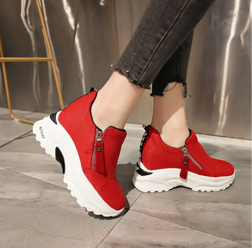 Женские кроссовки; цвет красный, черный; модная женская повседневная обувь на платформе; кроссовки, визуально увеличивающие рост; женская обувь на молнии; обувь из дышащего сетчатого материала