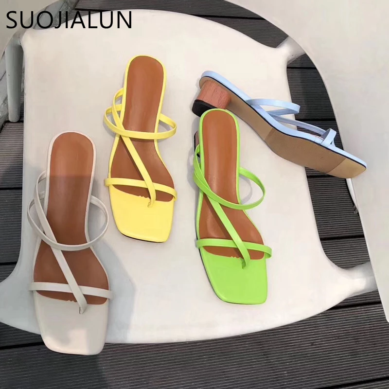 Baratos SUOJIALUN 2019 zapatillas de verano para mujer, zapatillas de tacón bajo para mujer, Sandalias de tacón cuadrado, chanclas para vacaciones, zapatos de mujer