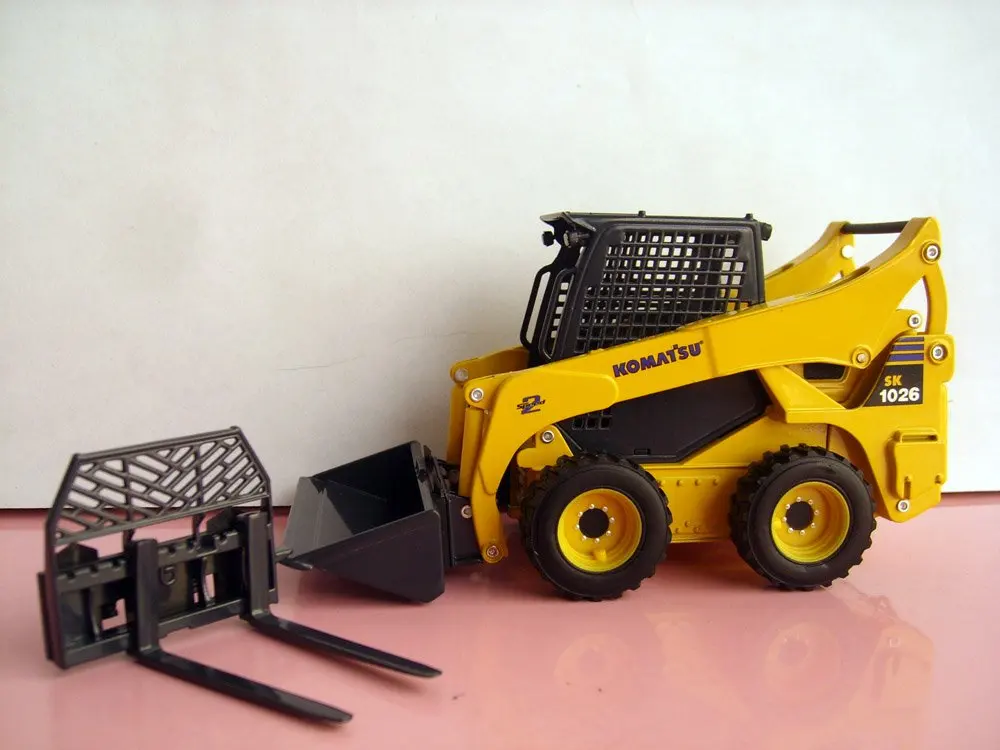 1:25 Komatsu SK1026 игрушка погрузчик с бортовым поворотом|toy colouring|toy naturetoy medical |