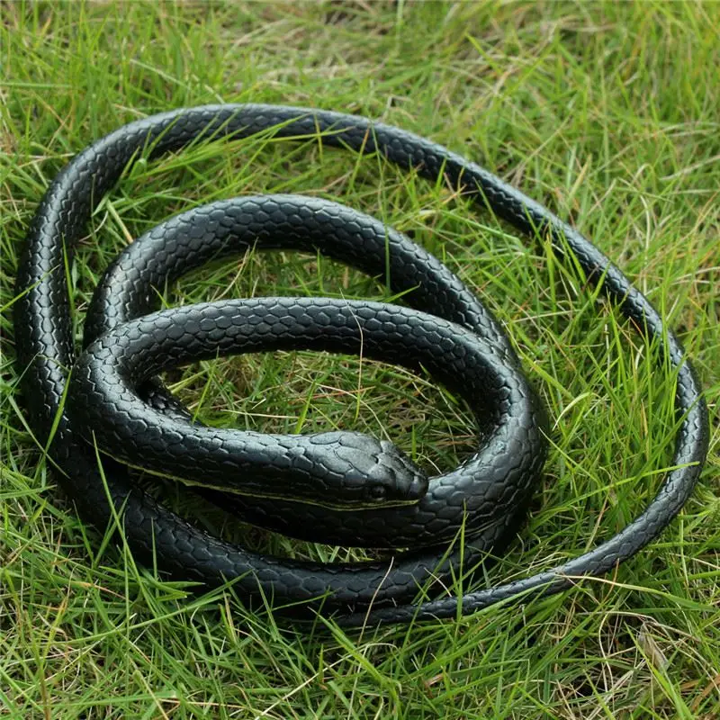 

1pc 52inchs Prank toy Halloween Realistic Soft Rubber Snake Safari Garden Props Joke Gift Novelty and Gag Playing Jokes Toys