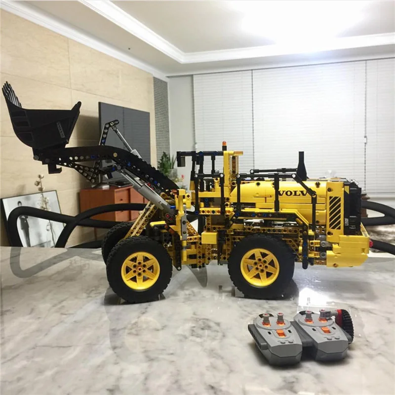 

20006 1676PCS Remote Controlled L350F Wheel Load Model Building Kits Blocks Bricks Educational Kids Toys Compatible 42030