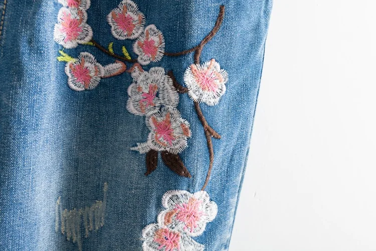 2019 размера плюс повседневные джинсы Летняя женская одежда модный Свободный Сливовый цветок, вышитый деним укороченные брюки S7