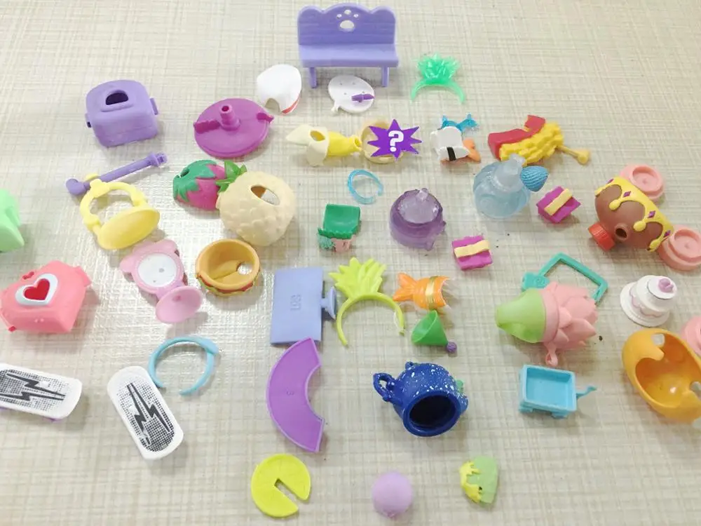 

Littlest Pets Accessories Hats Glasses Cakes Lots of 20pcs Kids Toys Collection