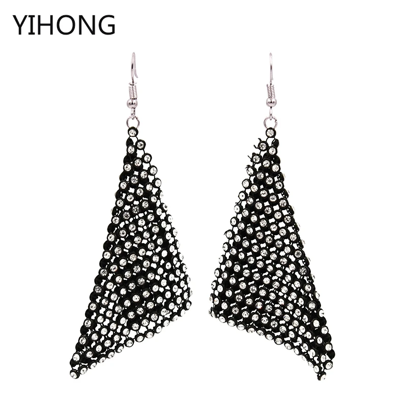 

Sequin Overlay Triangle Design Earrings with Rhinestone Black Color Shiny Chunky Dangle Earrings for Fashion Women