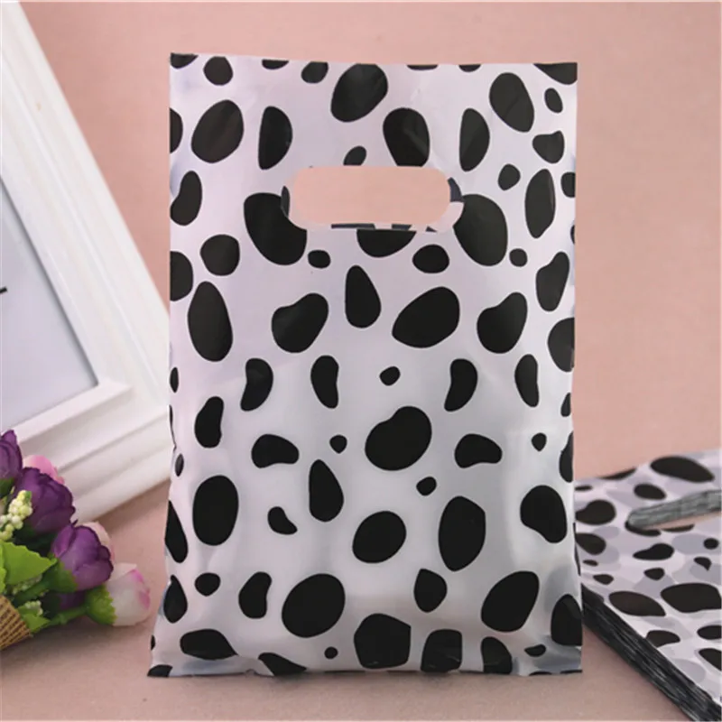 New Style Wholesale 100pcs/lot 15*20cm Milk Cow Design Packaging Gift Bags With Handles Plastic Shopping Bags