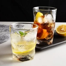 Свечи в стеклянной чашке пивная коробка сок, напиток стакана воды Стекло