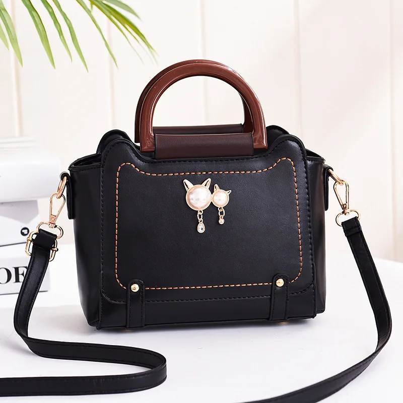 

Women's Messenger Bag Pearl Decoration Small Bag Lady Handbag Brand 2019 Women's Casual Shoulder Messenger Bag