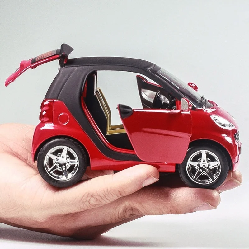 Коллекционная модель Smart Fortwo в масштабе 1/32 отлитый под давлением автомобиль