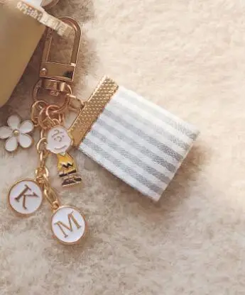 

New Cartoon Peanuts anime boys dogs Keychain Jewelry Accessories Key Chains Pendant Gifts Favors